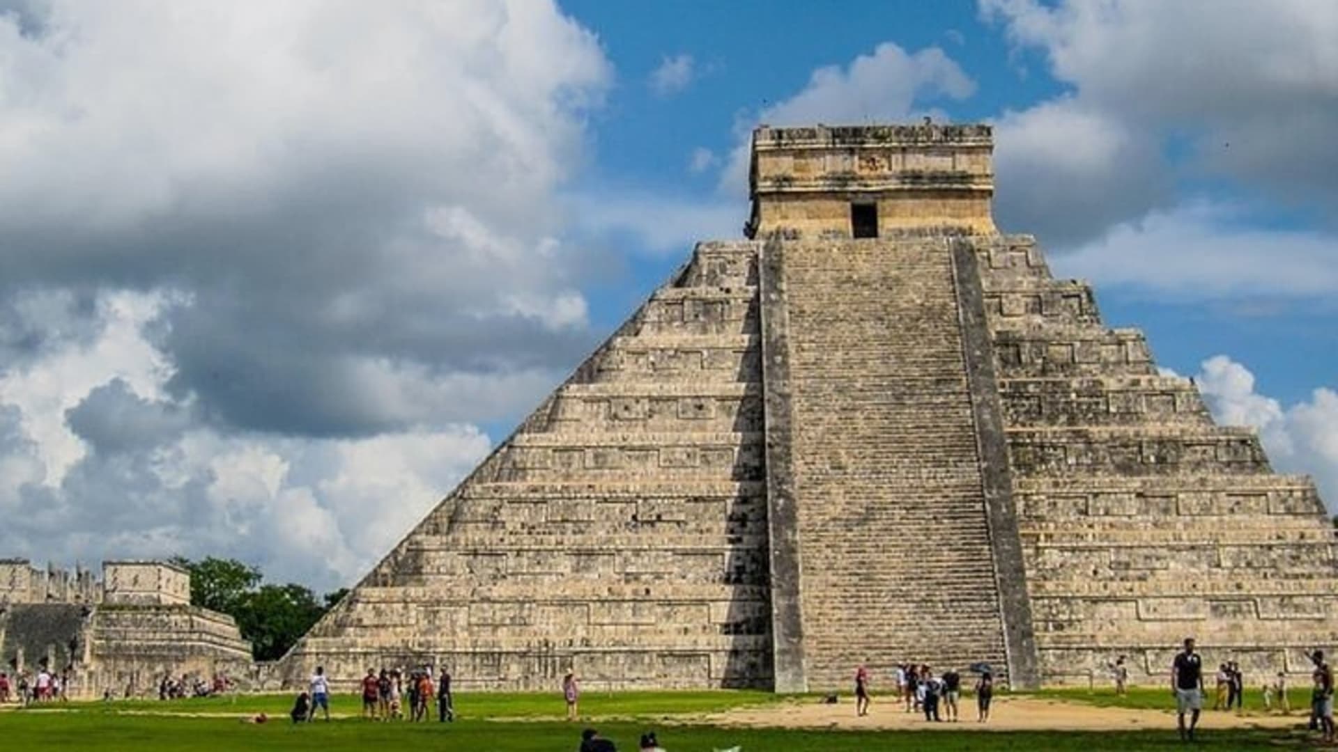 Small-Group Tour of Chichen Itza and Ekbalam Ruins with Cenote