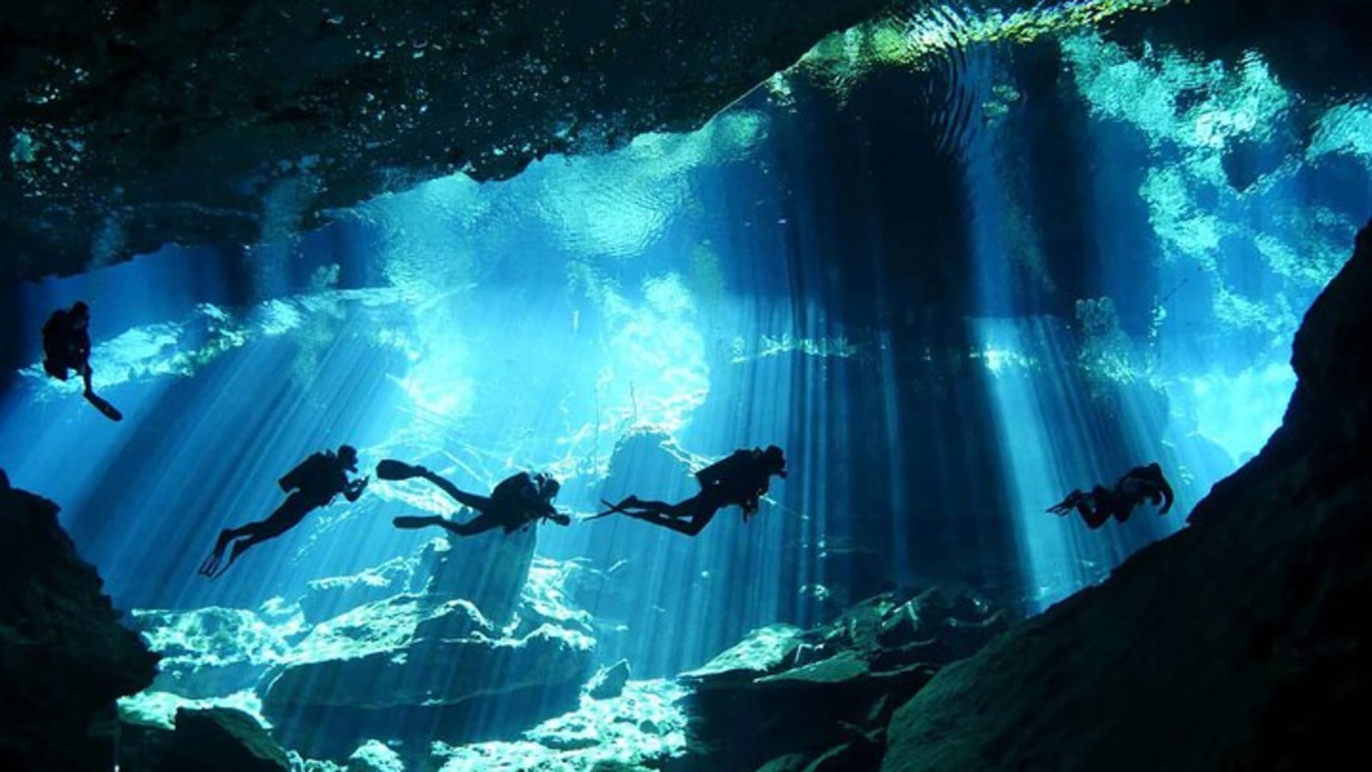 Buceo SCUBA en los místicos cenotes de Tulum
