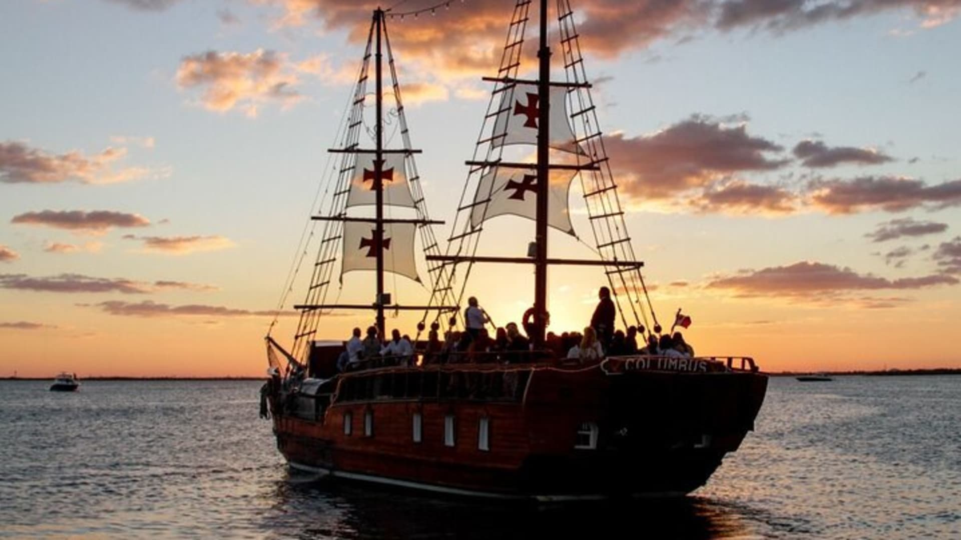 Enjoy The Spanish Galeon with a Romantic Night Dinner in Cancun