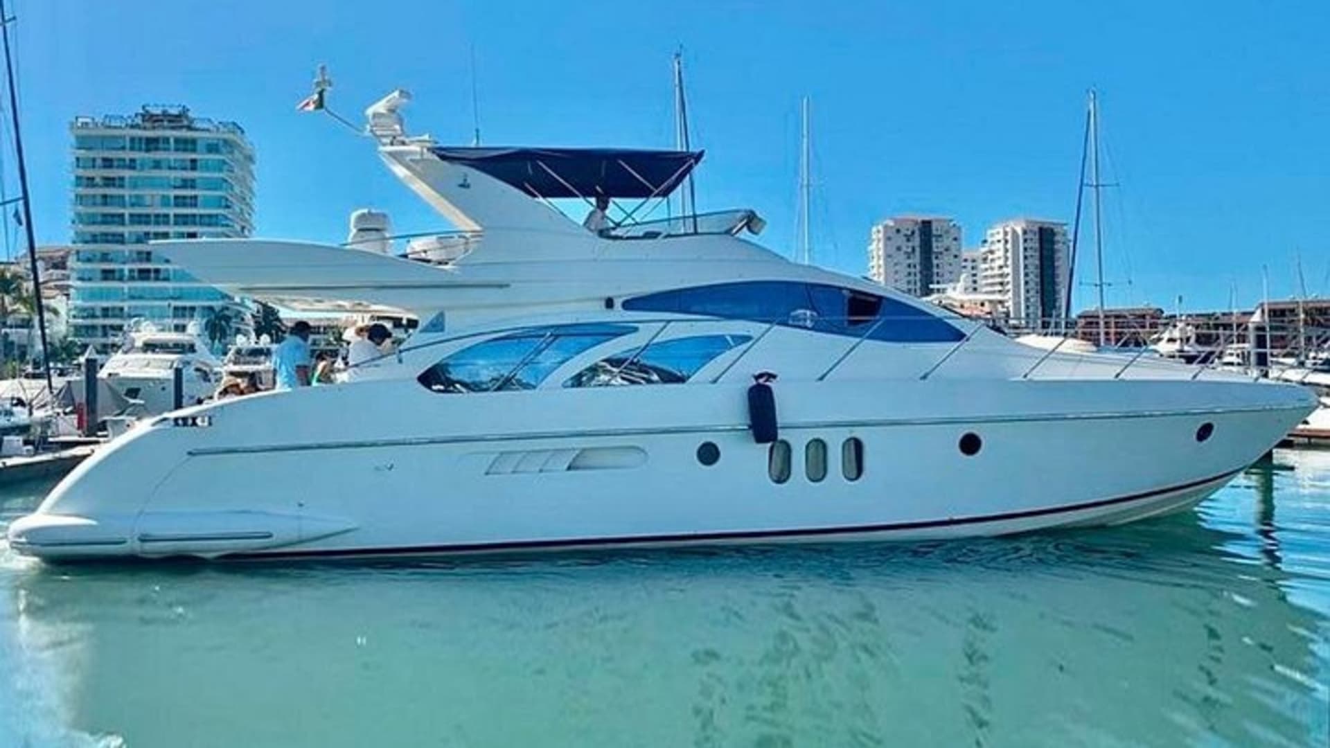 Yate de lujo de 58 pies para hasta 20 personas, 4 horas