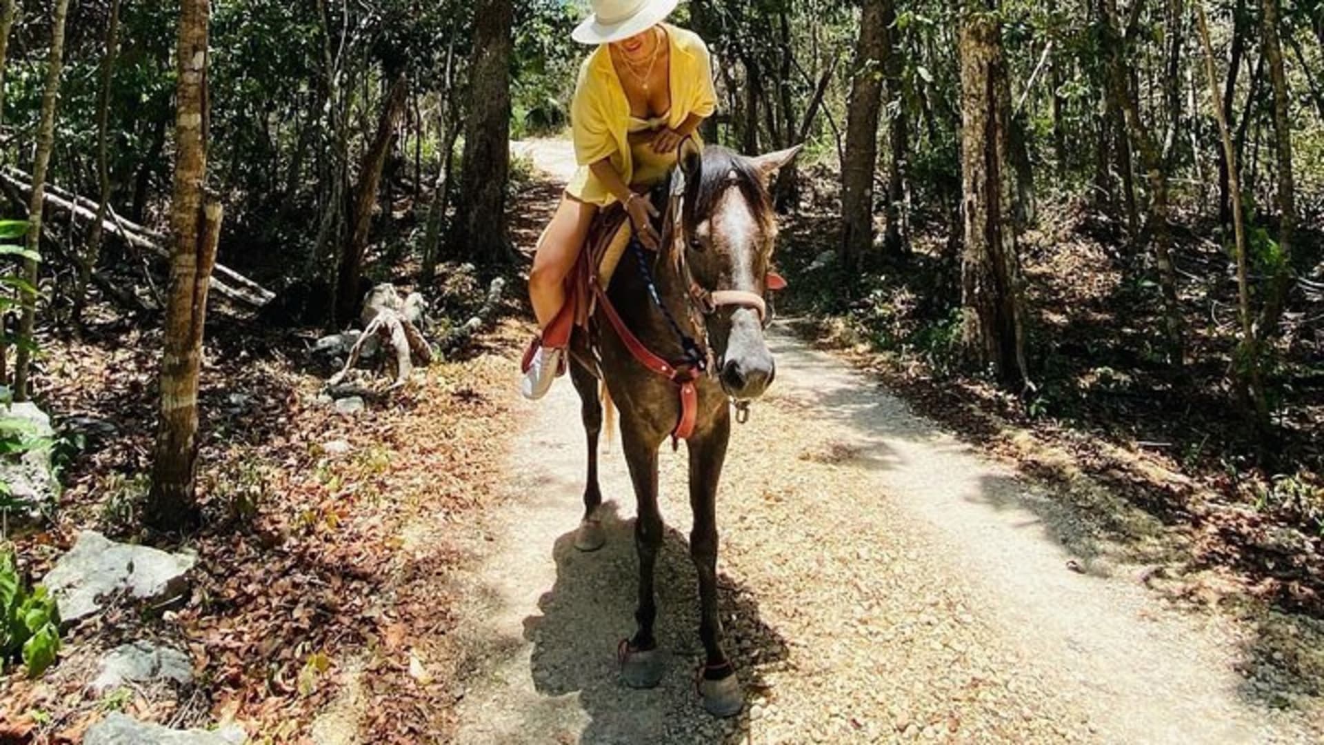 Horse Ride to Cenote Mil Columnas