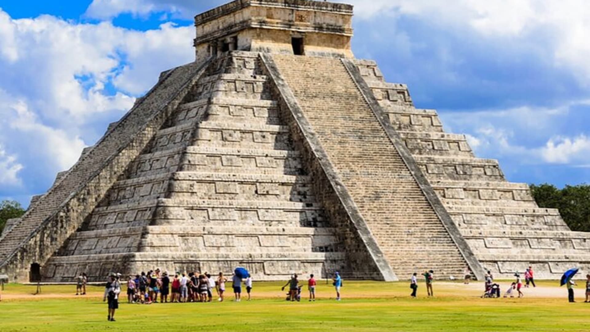 Guided Tour to Chichén Itzá and Cenote and Valladolid with Lunch