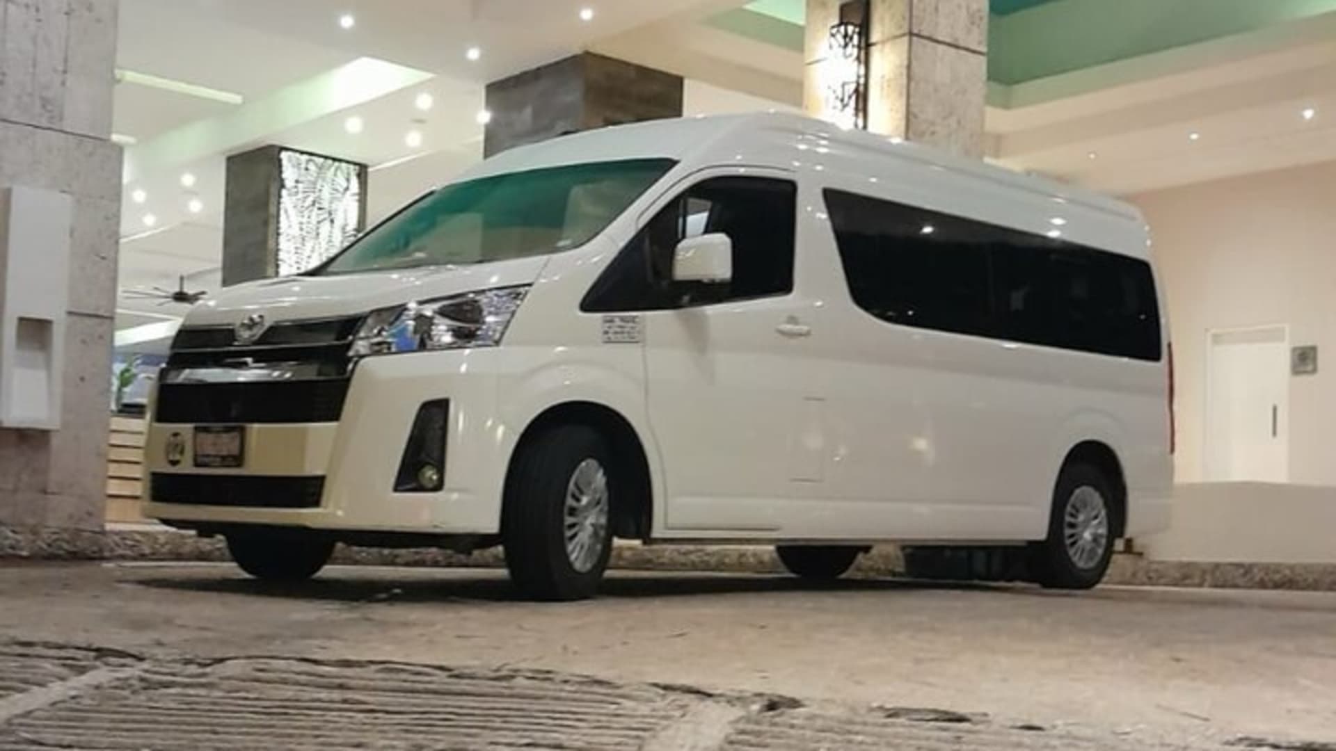Private Transfer from Tulum to Cancun Airport – Safe & Comfortable