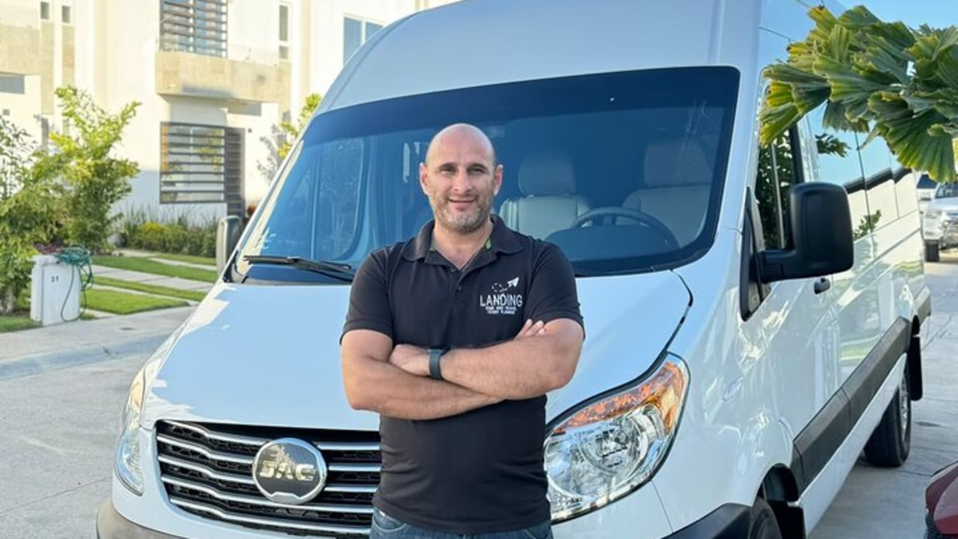 Private Roundtrip Transfer Airport Hotel or Airbnb up to 12px