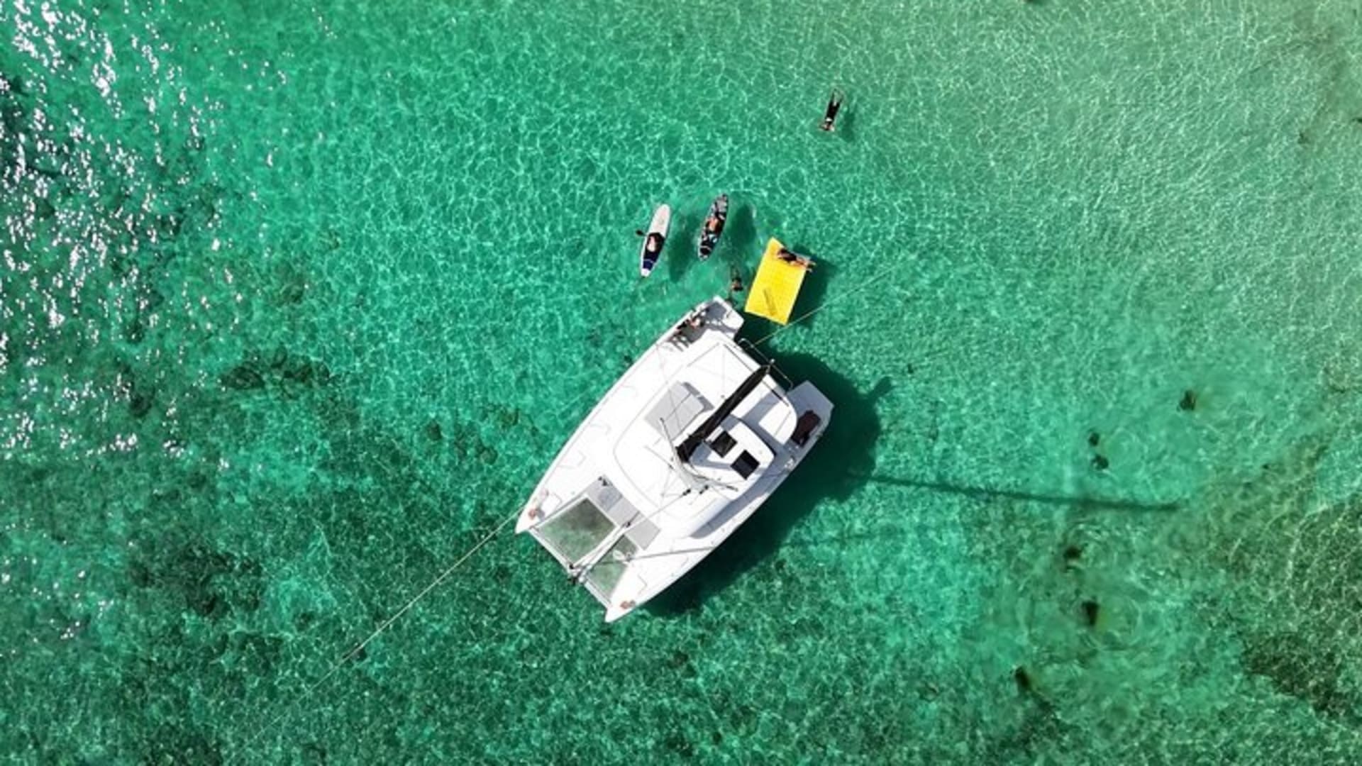 Expérience de 4 heures en catamaran privé Lagoon de 42 pieds