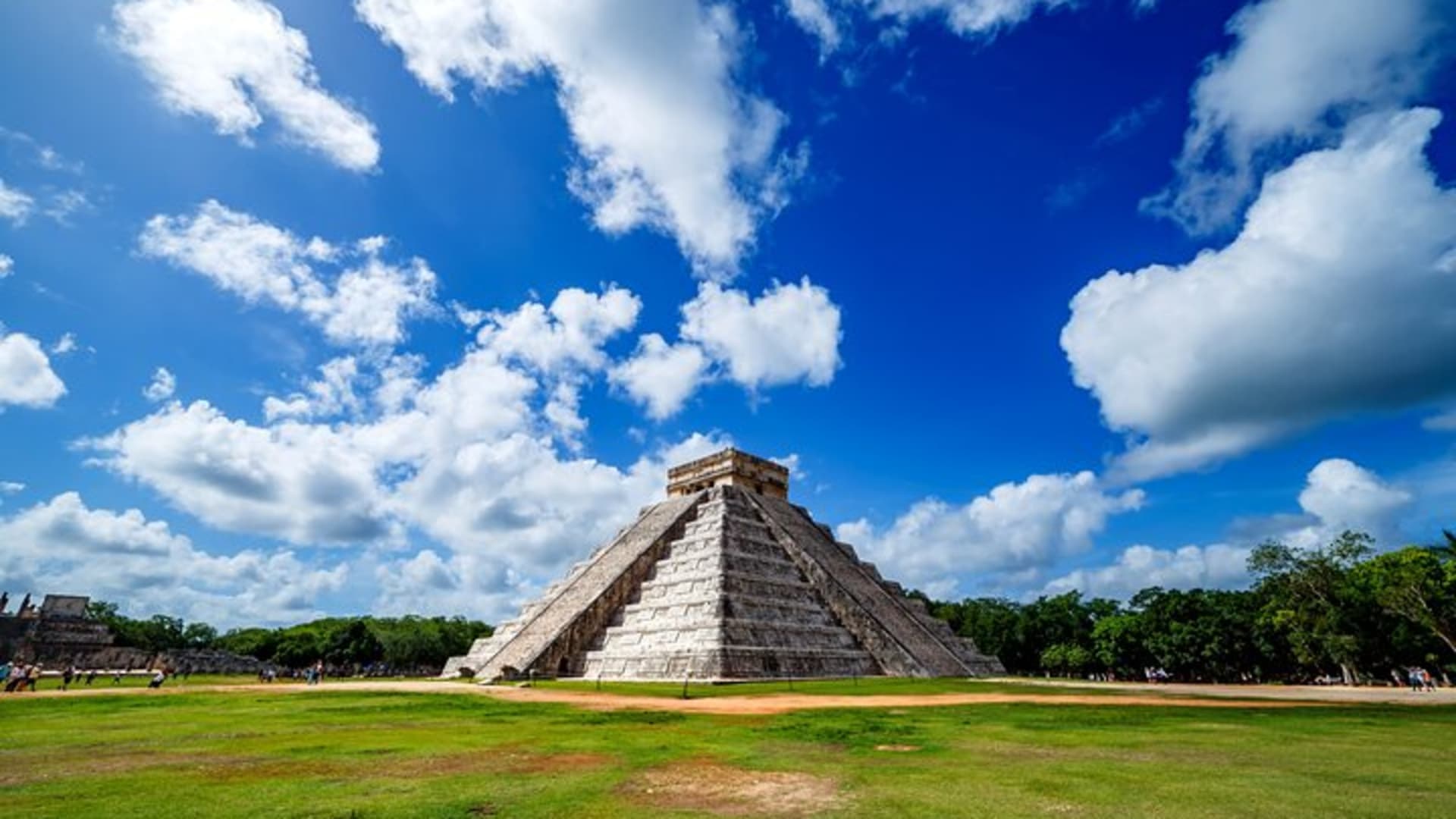 Private Day Trip: Chichen Itza, Valladolid and Two Eyes Cenote
