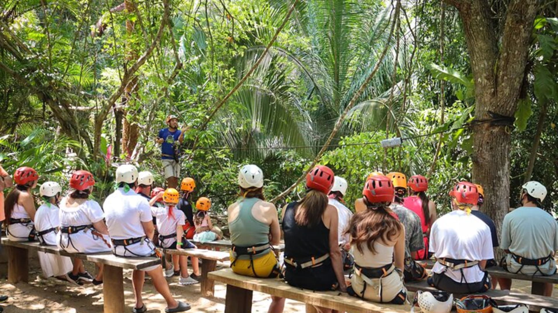 Aventura en la selva con tirolesas y cascada con restaurante