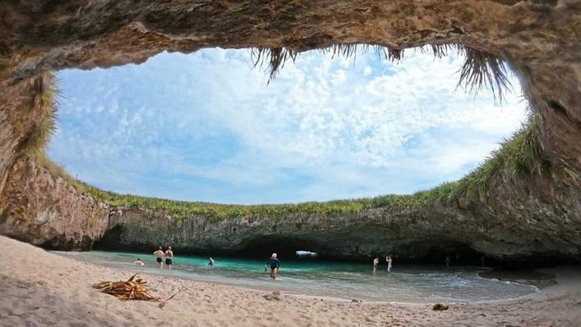 Tour a las Islas Marietas y Playa Escondida