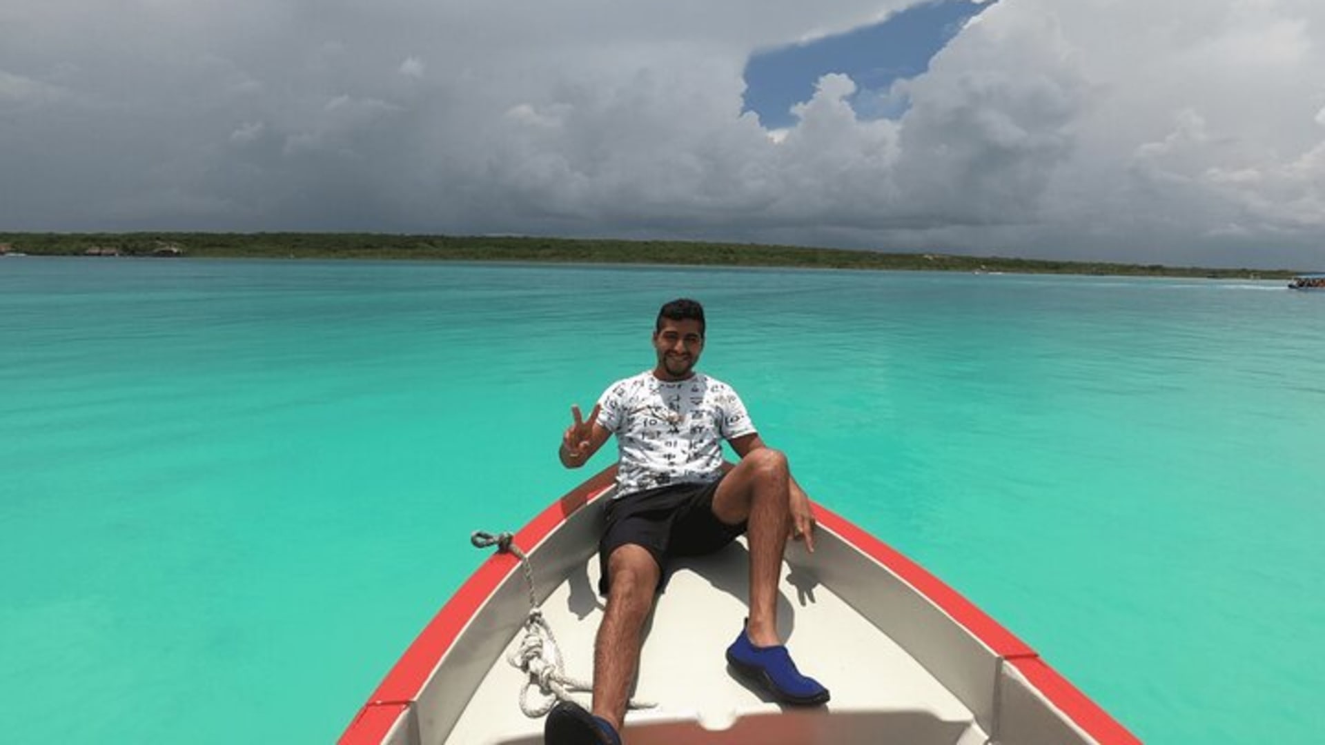 Paseo en lancha por la laguna de Bacalar desde Mérida