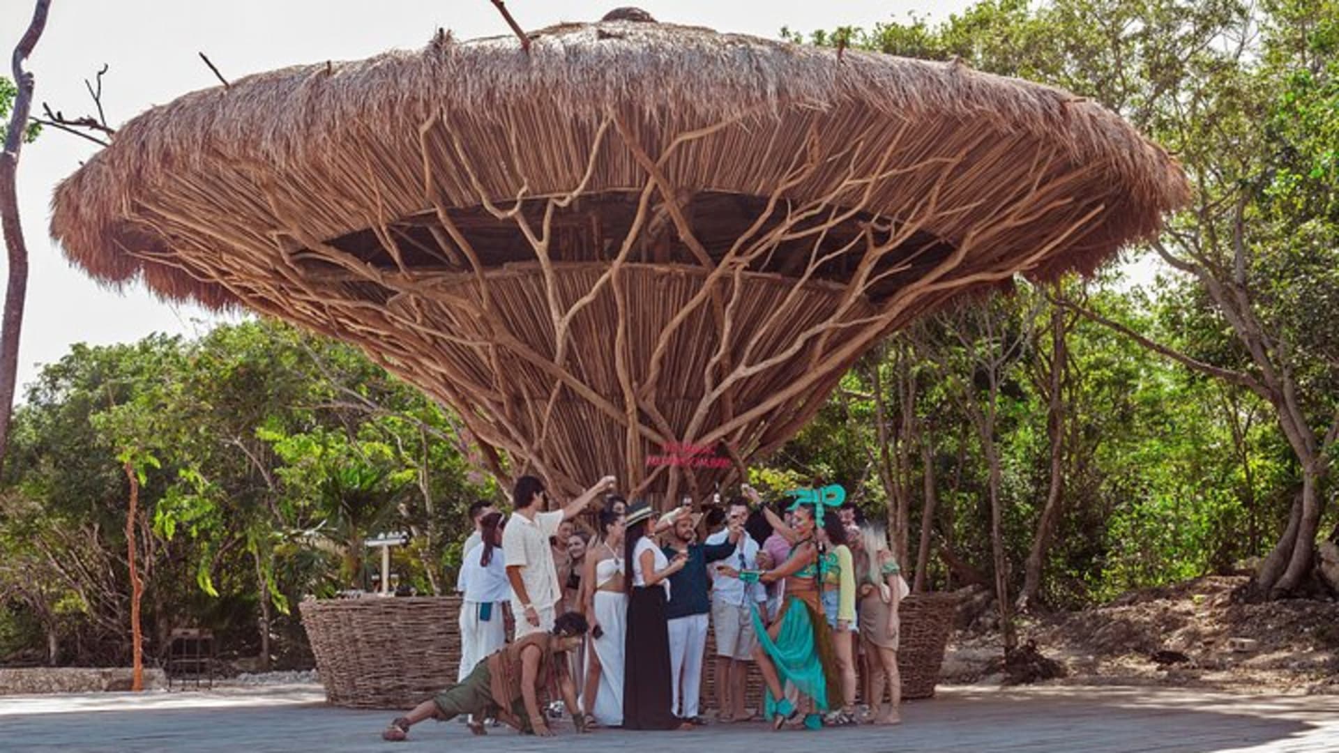 Cenote privado en Tulum, ritual de chamán maya y cata de cerveza con agua de mar