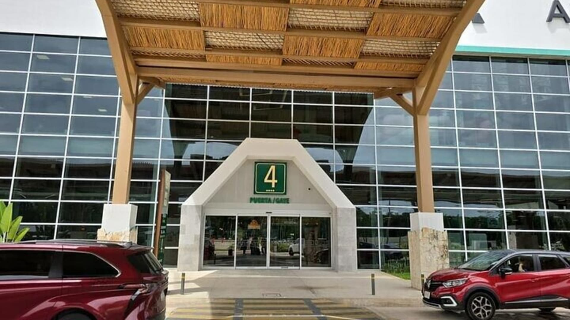 Transfer from Hotel and Airbnb to Tulum Airport