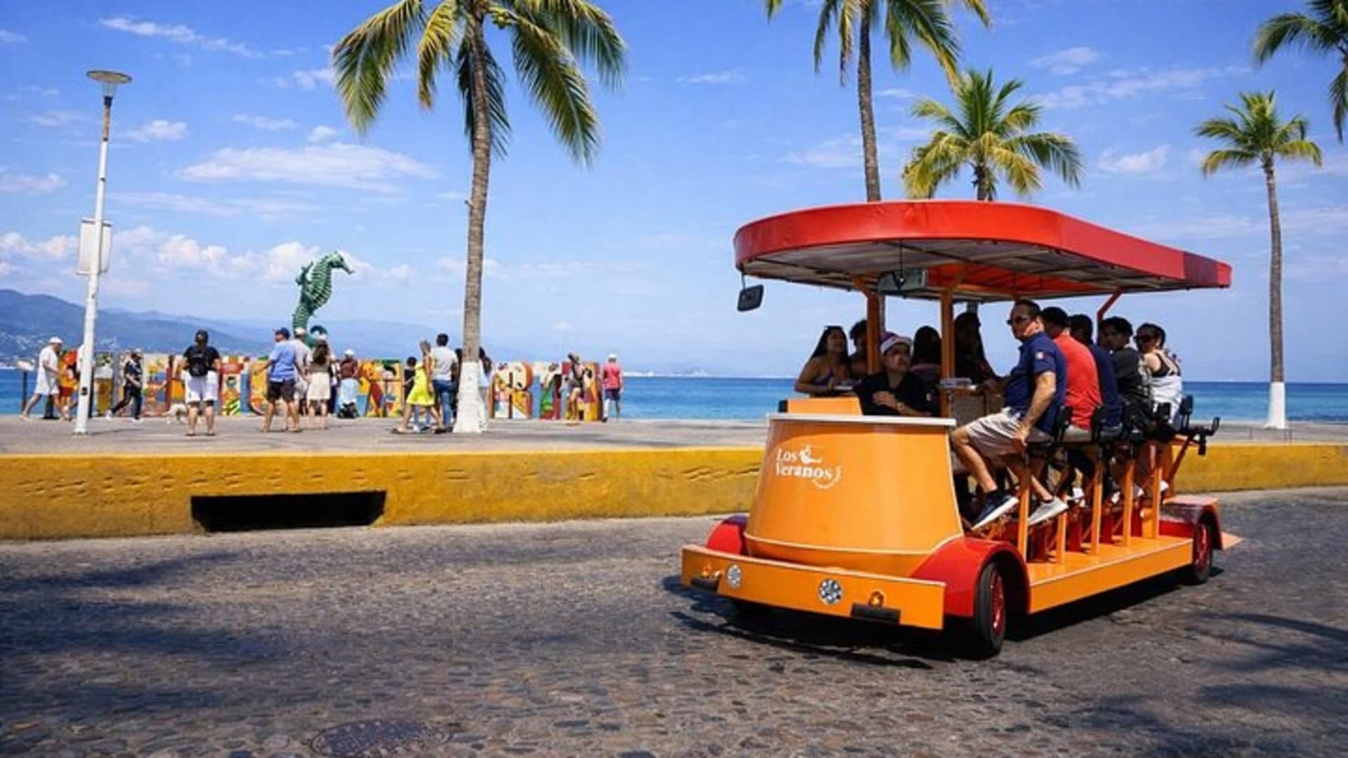 Tour de fiesta en bicicleta con tequila y cerveza en Puerto Vallarta