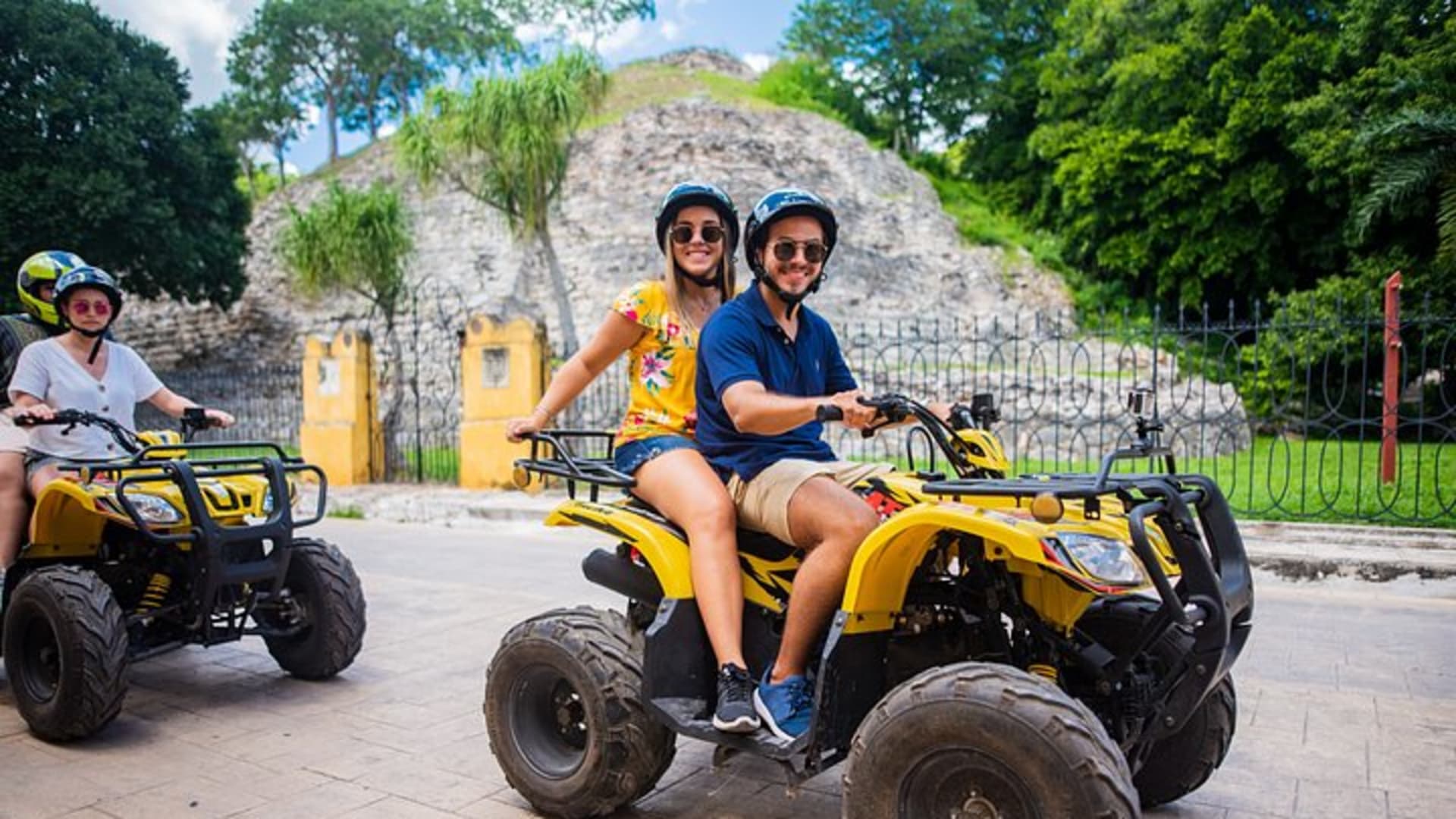 Visite privée de la ville magique d'Izamal en quads