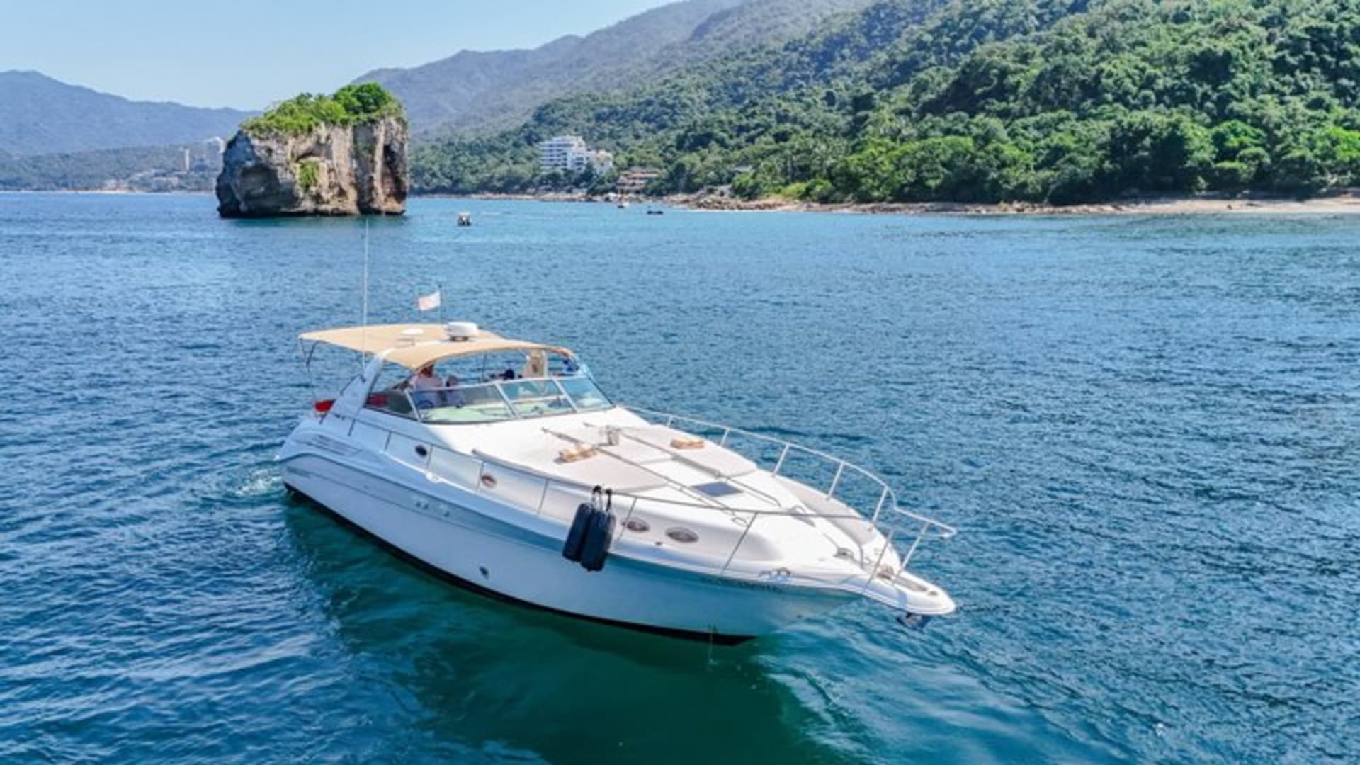Private 51ft Yacht Tour Snorkeling at Los Arcos and Yelapa