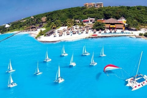 Enjoy an amazing day in Isla Mujeres with snorkeling food, drinks — photo 12
