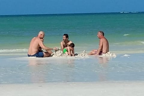 Isla Holbox All Inclusive with Transportation (Breakfast and Food Included) — photo 4