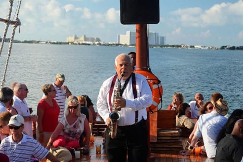 Romantic Dinner on a Spanish Galeon in Cancun — photo 5