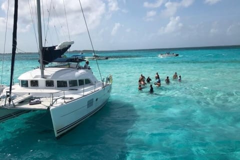 Catamaran to Isla Mujeres and Snorkel Adventure with open bar — photo 1