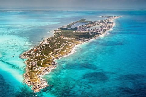 Catamaran to Isla Mujeres with Snorkel, Open Bar & Beach Club — photo 9