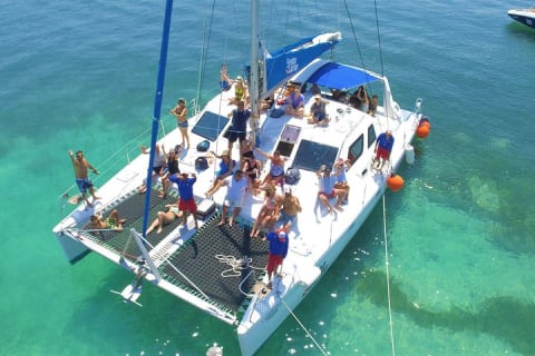 Discover Isla Mujeres in Catamaran. Buffet, Open Bar and Snorkel — photo 3