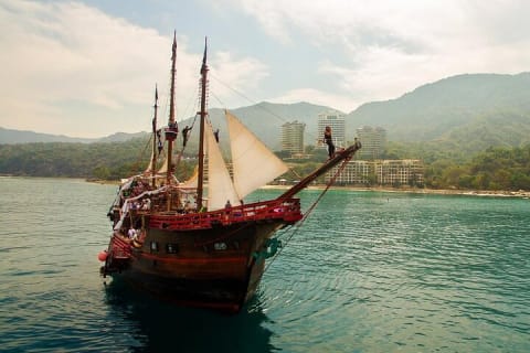 Incroyable spectacle de pirates nocturne dans la baie de Puerto Vallarta — photo 1