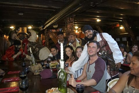 Show en vivo y cena Noche Pirata. — photo 10