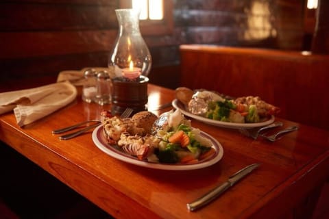 Live a Romantic Night Cruise Dinner at COLUMBUS (open bar included) — photo 8