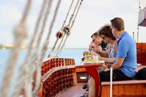 Cancun Lagoon Sunset Sailing Trip aboard classic Galeón with Dinner and Free bar — photo 5