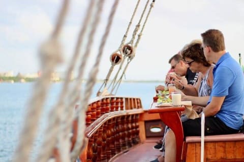 Enjoy The Spanish Galeon with a Romantic Night Dinner in Cancun — photo 7