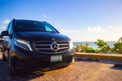 Departures in Mercedes Benz from Tulum to Cancun Airport — photo 3