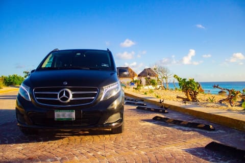 Departures in Mercedes Benz from Tulum to Cancun Airport — photo 5
