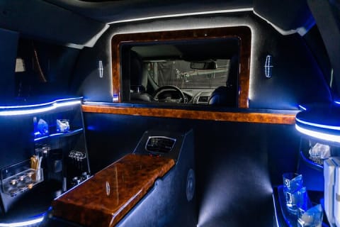 Lincoln Stretch Limo from Tulum to Cancun Airport — photo 5