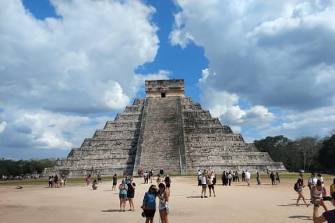 Tour to Chichen Itza with Cenote Ikkil — photo 1