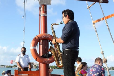 Cancun Lagoon Sunset Sailing Trip aboard classic Galeón with Dinner and Free bar — photo 8