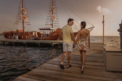 Cancun Lagoon Sunset Sailing Trip aboard classic Galeón with Dinner and Free bar — photo 13