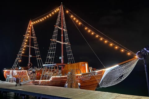 Feel the love on a romantic dinner at Cancun sea, with live music and open bar. — photo 3