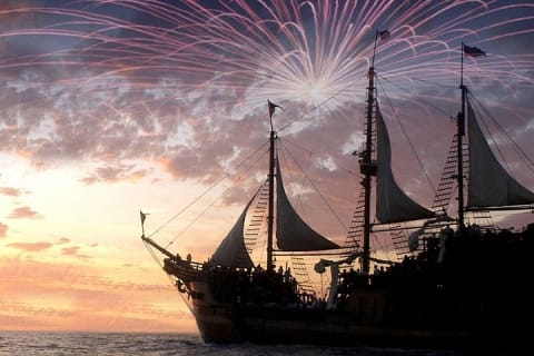 Excursion en bateau pirate de jour ou de nuit ! Repas et boissons inclus ! — photo 2