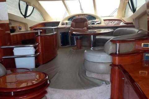 Yate de lujo de 58 pies para hasta 20 personas, 4 horas — photo 6