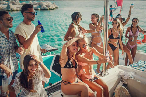Tulum: Leopard 51′ Yacht with Gourmet Dining & Water Toys — photo 4