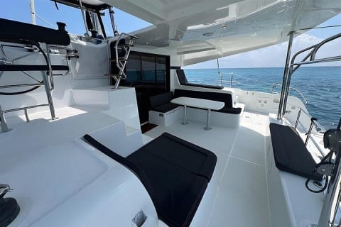 Expérience de 4 heures en catamaran privé Lagoon de 42 pieds — photo 3