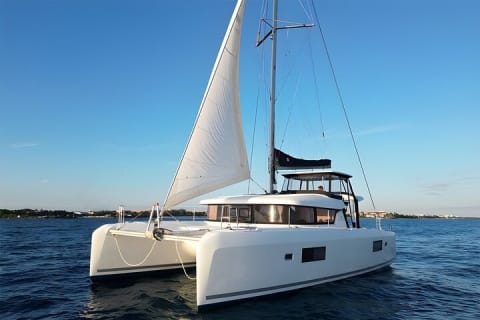 Expérience de 4 heures en catamaran privé Lagoon de 42 pieds — photo 2
