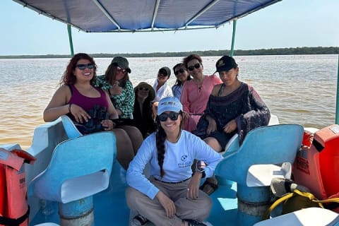 Paseo en lancha por los manglares de Celestún y playa desde Mérida — photo 4