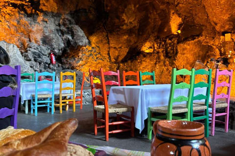 Pyramides de Teotihuacán et restaurant dans une grotte naturelle — photo 15