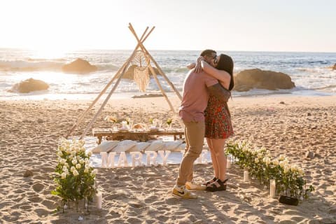 Private Picnic Marriage Proposal by the Sea — photo 9