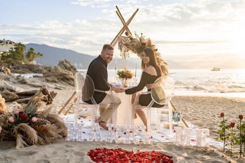Private Picnic Marriage Proposal by the Sea — photo 6