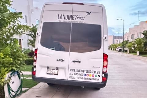 Private Roundtrip Transfer Airport Hotel or Airbnb up to 12px — photo 7