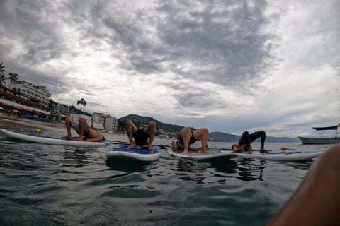 Clase de yoga SUP los jueves por la mañana en el mar en Puerto Vallarta — photo 5