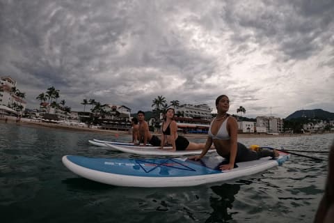 Clase de yoga SUP los jueves por la mañana en el mar en Puerto Vallarta — photo 9