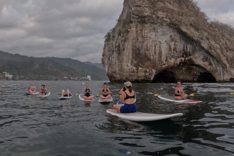 Aventura privada de yoga en SUP y snorkel en Los Arcos — photo 1