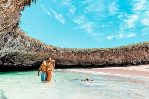 Conoce la famosa Playa Escondida en lancha rápida con snorkel — photo 1